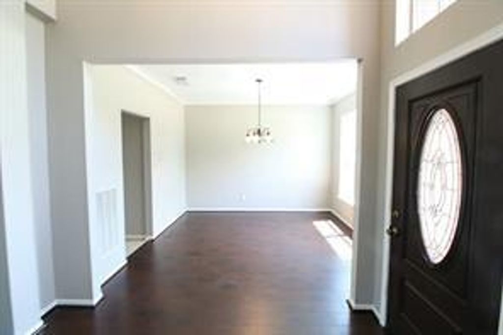 Image 2 of property listing at 15618 Claremont Court, Sugar Land, TX 77498