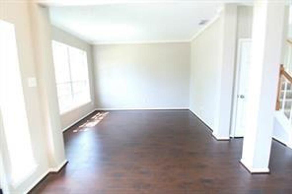 Image 4 of property listing at 15618 Claremont Court, Sugar Land, TX 77498
