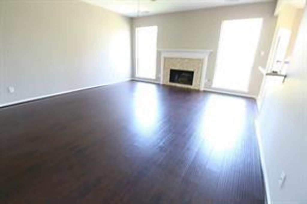 Image 5 of property listing at 15618 Claremont Court, Sugar Land, TX 77498