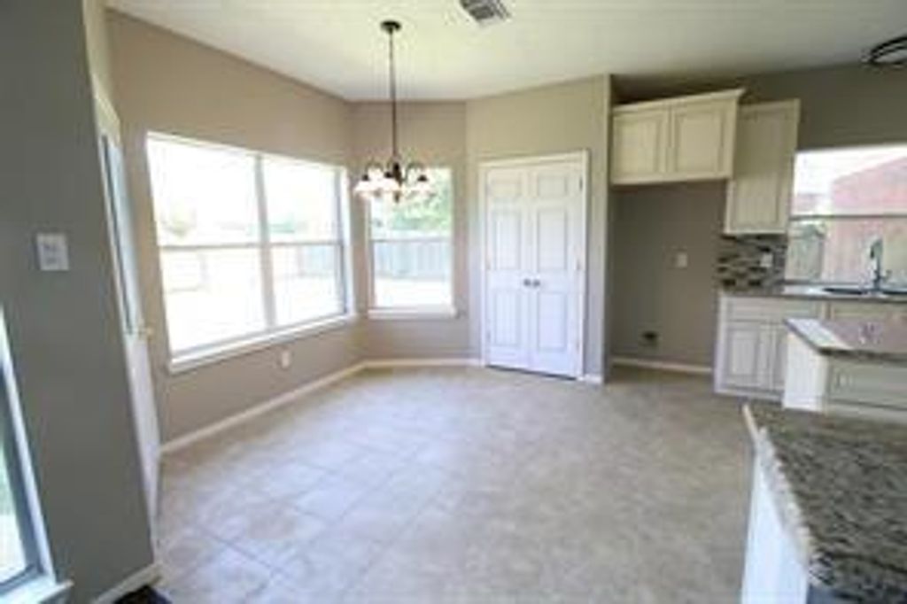 Image 6 of property listing at 15618 Claremont Court, Sugar Land, TX 77498
