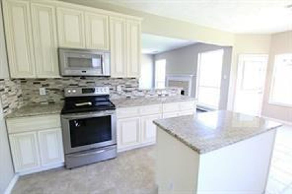Image 9 of property listing at 15618 Claremont Court, Sugar Land, TX 77498