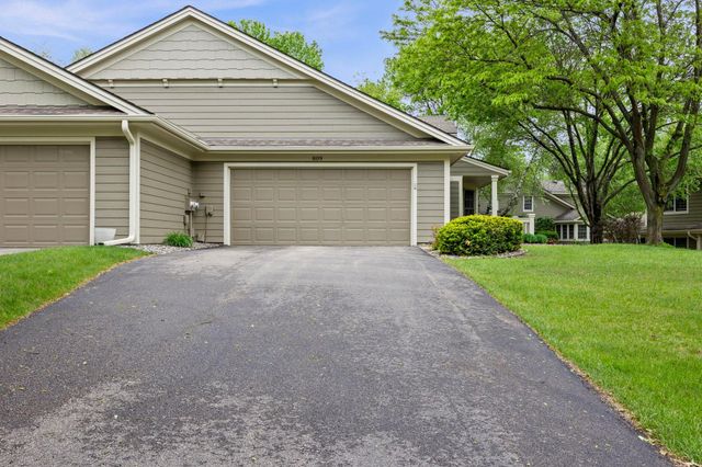 809 Ivy Lane, Eagan, MN 55123