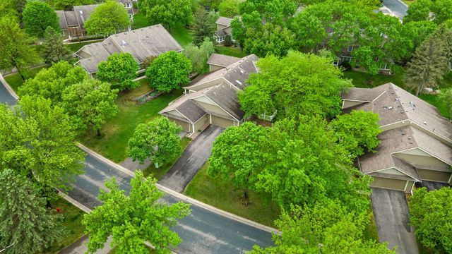 809 Ivy Lane, Eagan, MN 55123
