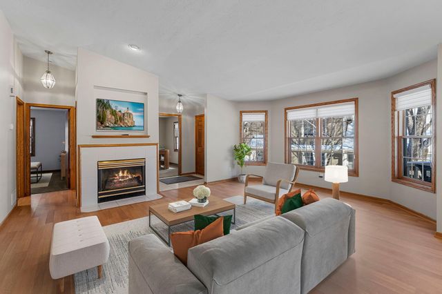809 Ivy Lane, Eagan, MN 55123