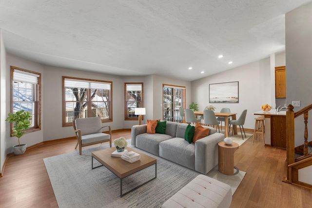 809 Ivy Lane, Eagan, MN 55123