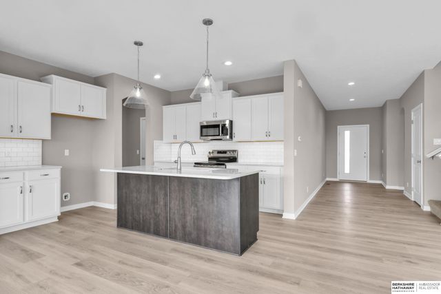 10411 Cimarron Street, Papillion, NE 68046