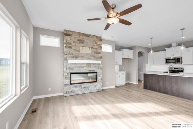 10411 Cimarron Street, Papillion, NE 68046