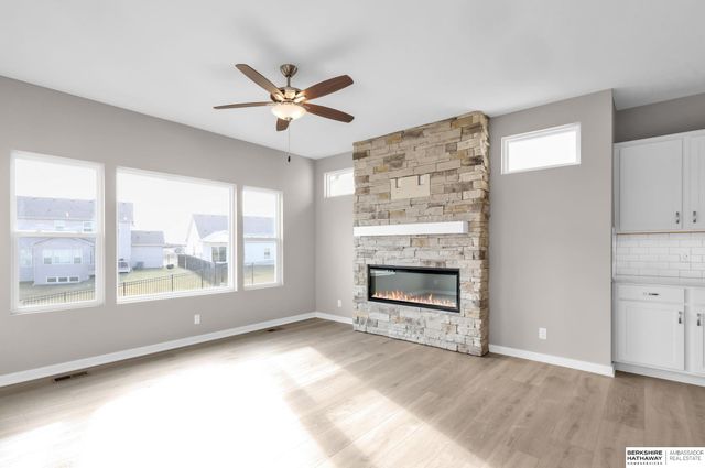 10411 Cimarron Street, Papillion, NE 68046