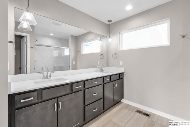 10411 Cimarron Street, Papillion, NE 68046