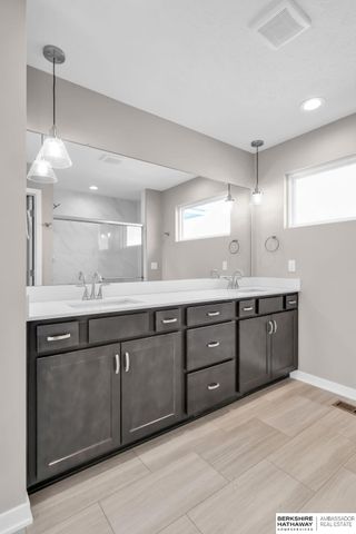 10411 Cimarron Street, Papillion, NE 68046