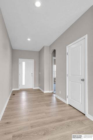 10411 Cimarron Street, Papillion, NE 68046