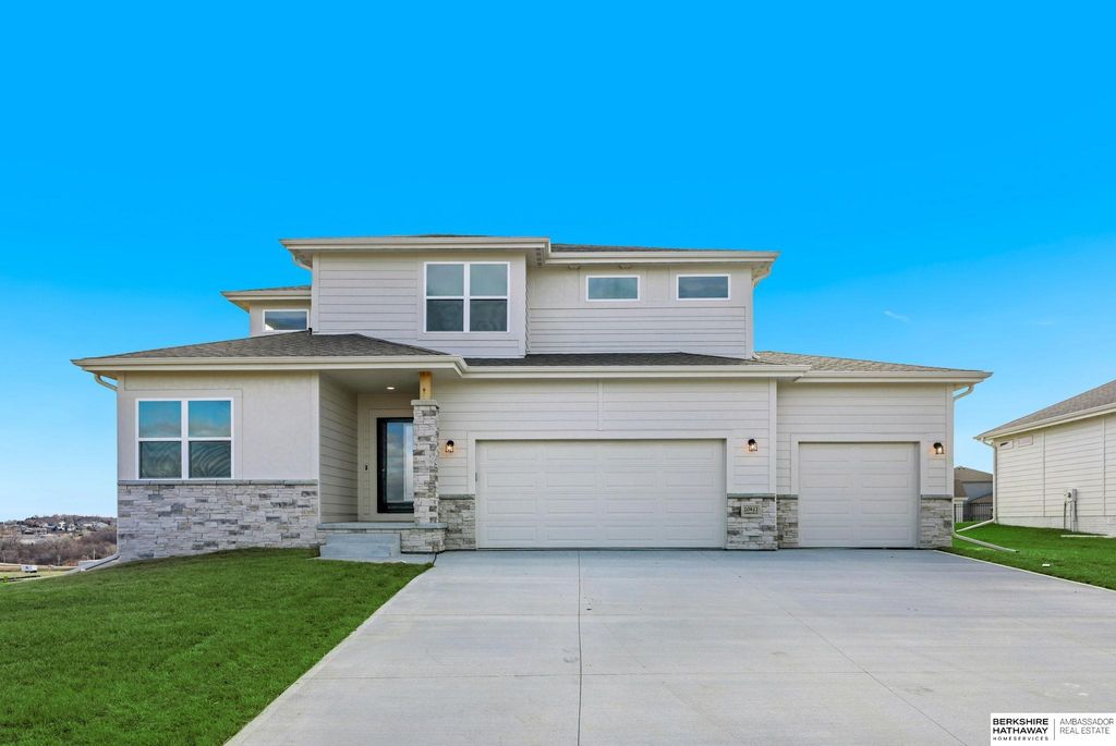 10411 Cimarron Street, Papillion, NE 68046