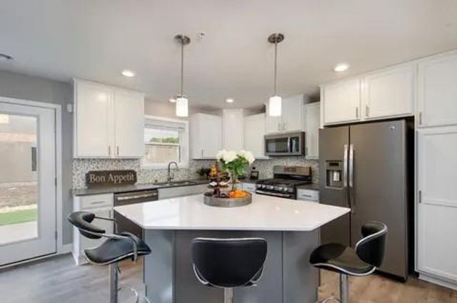 10269 Chesshire Lane N, Maple Grove, MN 55369