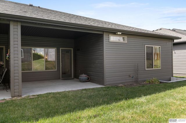 326 Deep Water Drive, Lincoln, NE 68527
