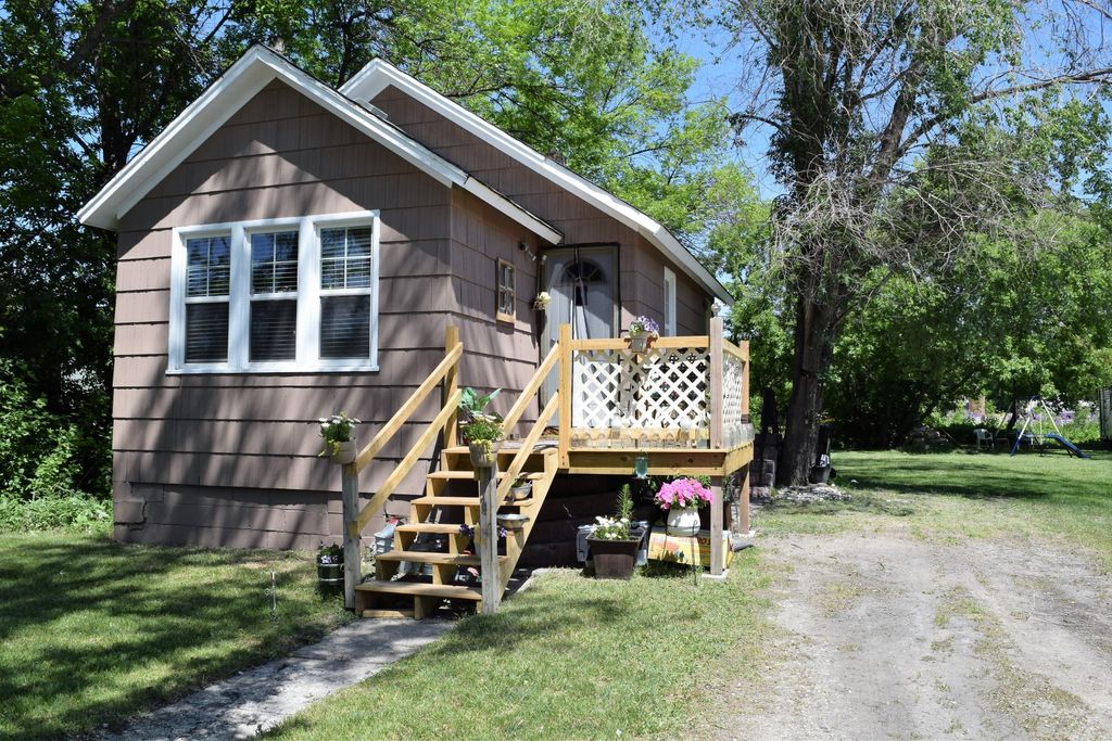 236 1st Avenue W, West Fargo, ND 58078