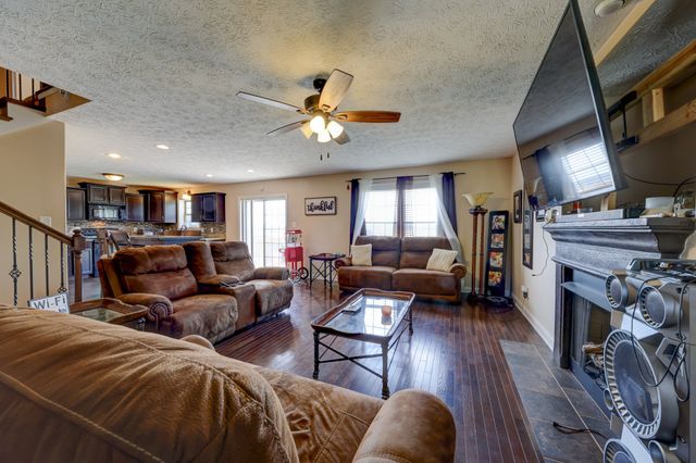 2468 Andersonville Dr, Clarksville, TN 37042