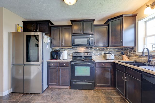 2468 Andersonville Dr, Clarksville, TN 37042