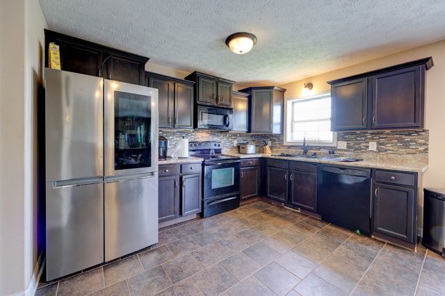2468 Andersonville Dr, Clarksville, TN 37042