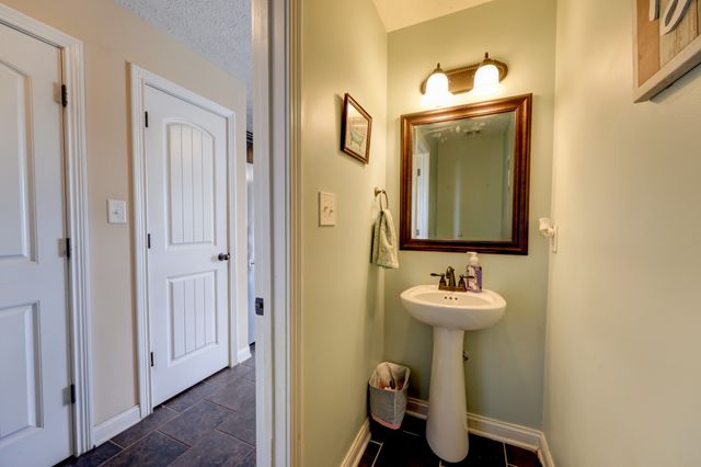 2468 Andersonville Dr, Clarksville, TN 37042
