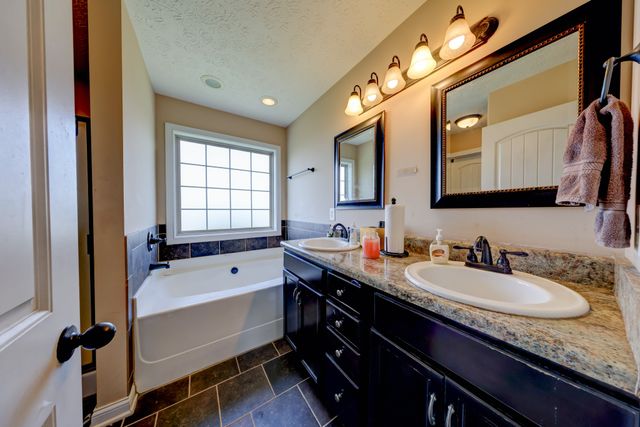 2468 Andersonville Dr, Clarksville, TN 37042