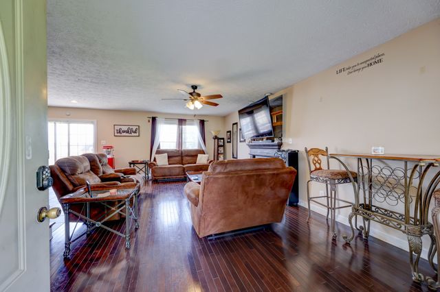 2468 Andersonville Dr, Clarksville, TN 37042