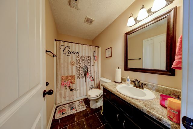 2468 Andersonville Dr, Clarksville, TN 37042