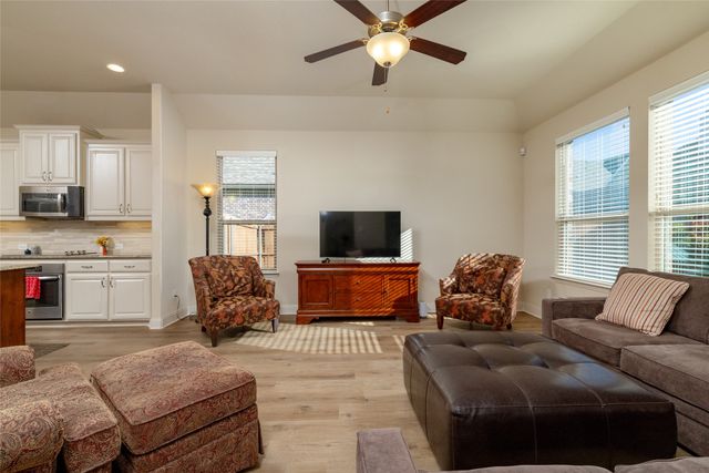 3005 S College Avenue, Decatur, TX 76234