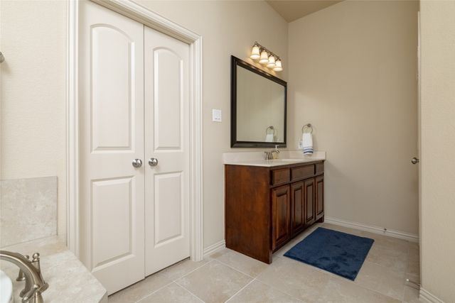 3005 S College Avenue, Decatur, TX 76234