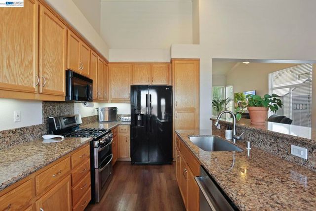 263 Fairmont Lane, Tracy, CA 95376