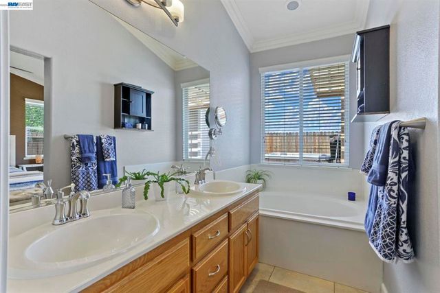 263 Fairmont Lane, Tracy, CA 95376