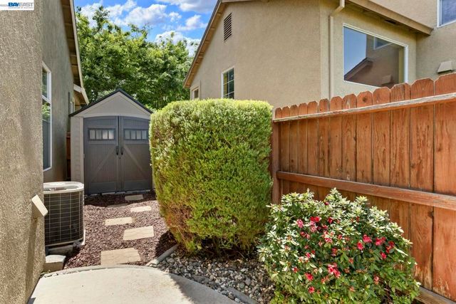 263 Fairmont Lane, Tracy, CA 95376