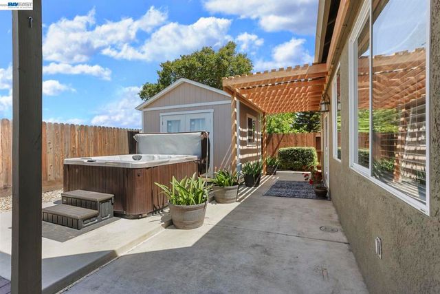 263 Fairmont Lane, Tracy, CA 95376