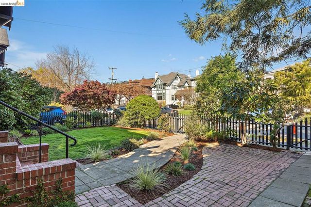 2962 2962 Piedmont Ave, Berkeley, CA 94705