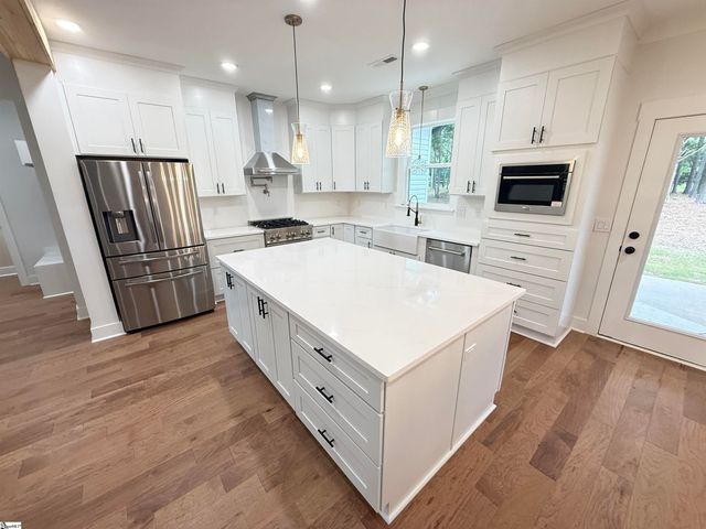 199 Ora Road, Gray Court, SC 29645