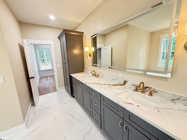 199 Ora Road, Gray Court, SC 29645