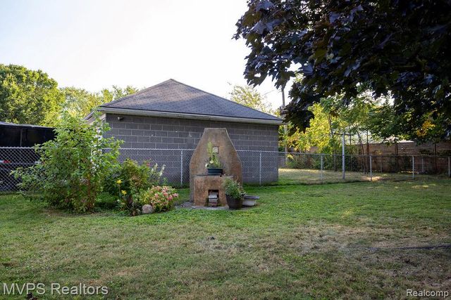 22549 Panama Avenue, Warren, MI 48091