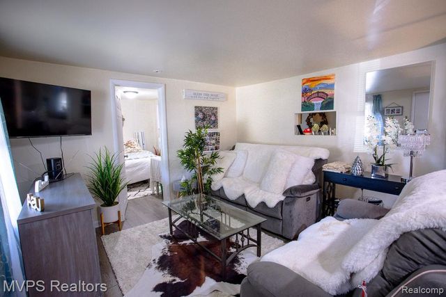 22549 Panama Avenue, Warren, MI 48091