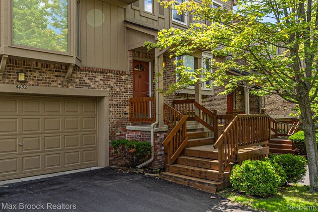 6452 Aspen Ridge Boulevard, West Bloomfield Charter Township, MI 48322