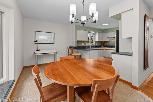 6452 Aspen Ridge Boulevard, West Bloomfield Charter Township, MI 48322