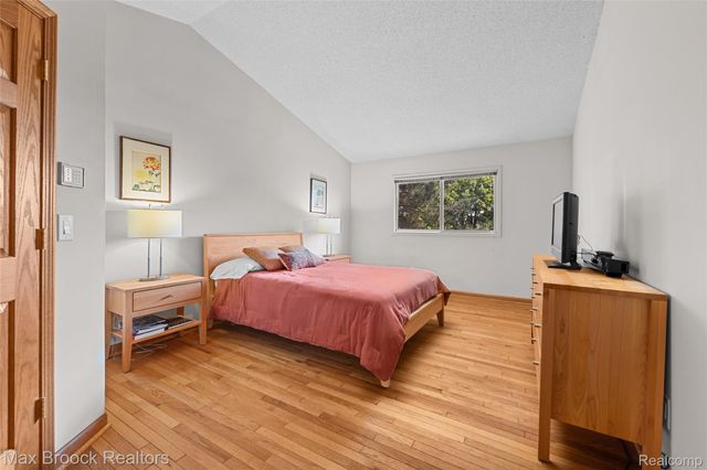 6452 Aspen Ridge Boulevard, West Bloomfield Charter Township, MI 48322