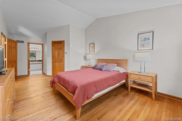 6452 Aspen Ridge Boulevard, West Bloomfield Charter Township, MI 48322