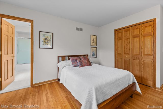 6452 Aspen Ridge Boulevard, West Bloomfield Charter Township, MI 48322