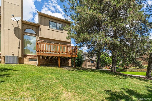 6452 Aspen Ridge Boulevard, West Bloomfield Charter Township, MI 48322