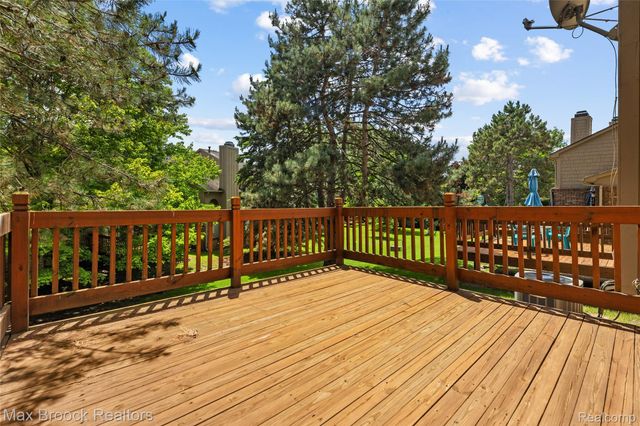 6452 Aspen Ridge Boulevard, West Bloomfield Charter Township, MI 48322