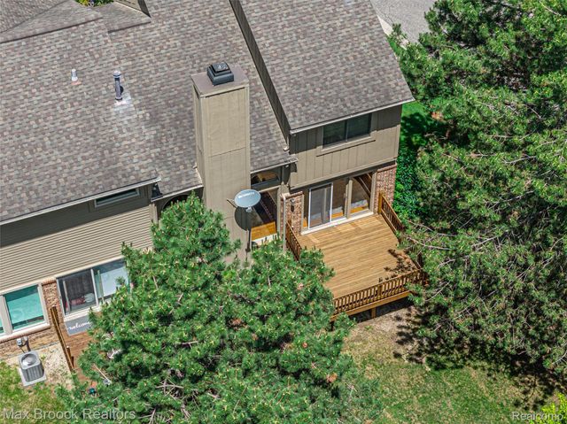 6452 Aspen Ridge Boulevard, West Bloomfield Charter Township, MI 48322