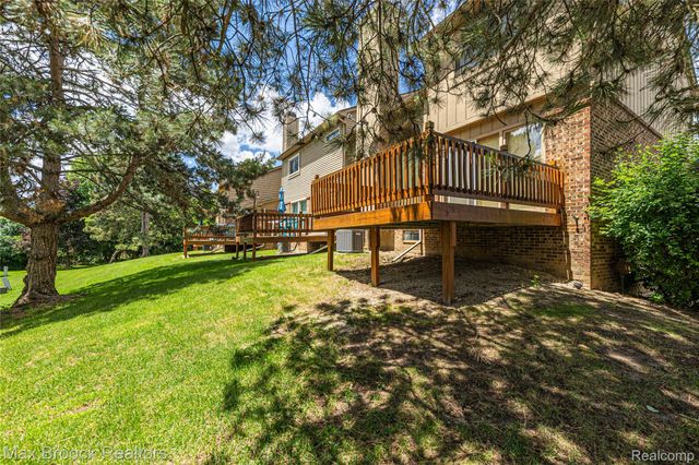 6452 Aspen Ridge Boulevard, West Bloomfield Charter Township, MI 48322
