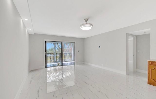 7240 Huntington Lane 202, Delray Beach, FL 33446
