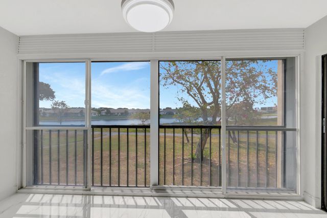 7240 Huntington Lane 202, Delray Beach, FL 33446