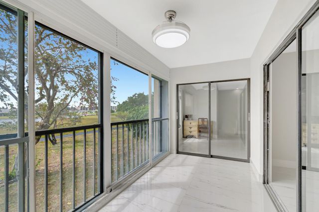7240 Huntington Lane 202, Delray Beach, FL 33446