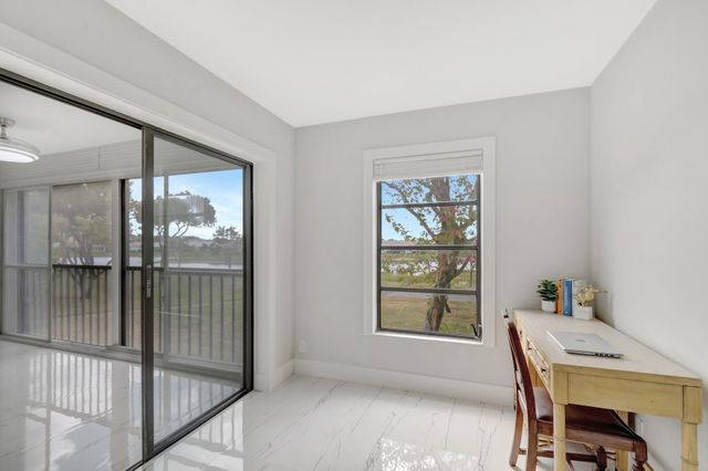 7240 Huntington Lane 202, Delray Beach, FL 33446